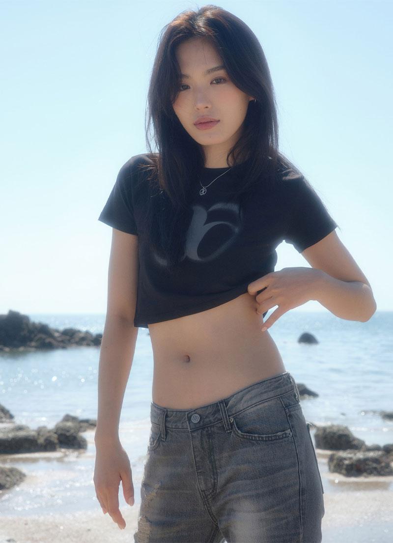 HOLIDAY CROPPED T-SHIRT / BLACK