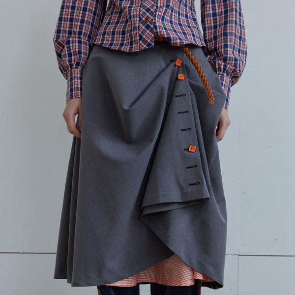 BUTTON LONG FLARED SKIRT / charcoal