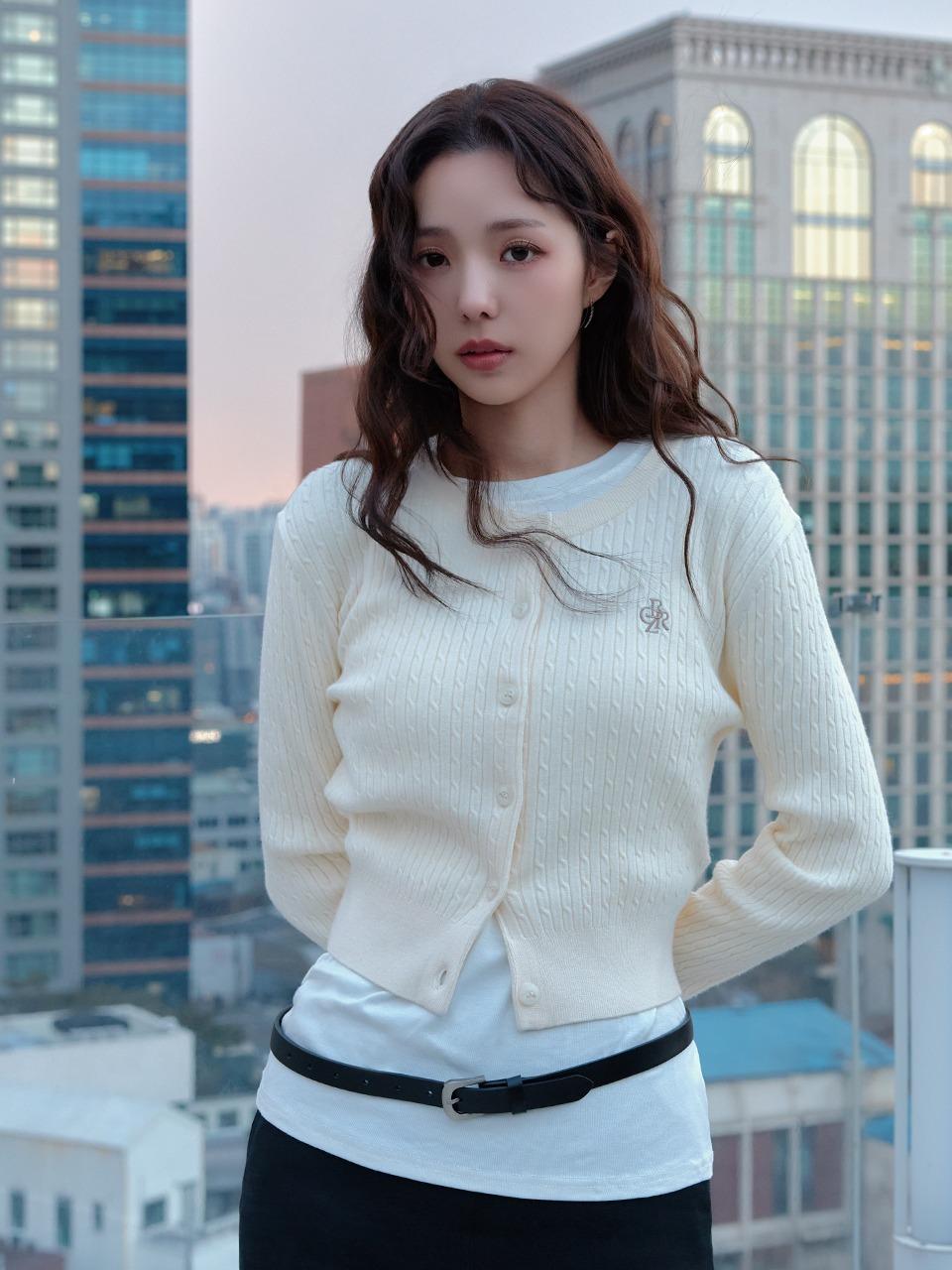 [채수빈 착용] 스몰 로고 자수 케이블 가디건_6COLORS