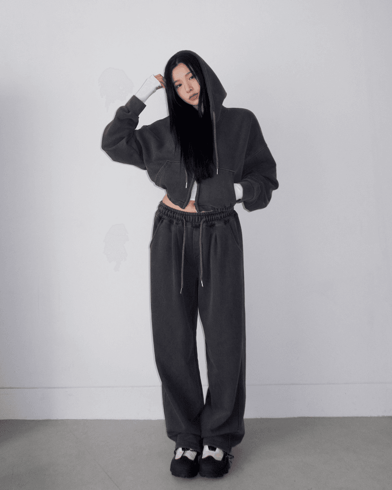 헤리 피그먼트 핀턱 트레이닝 팬츠