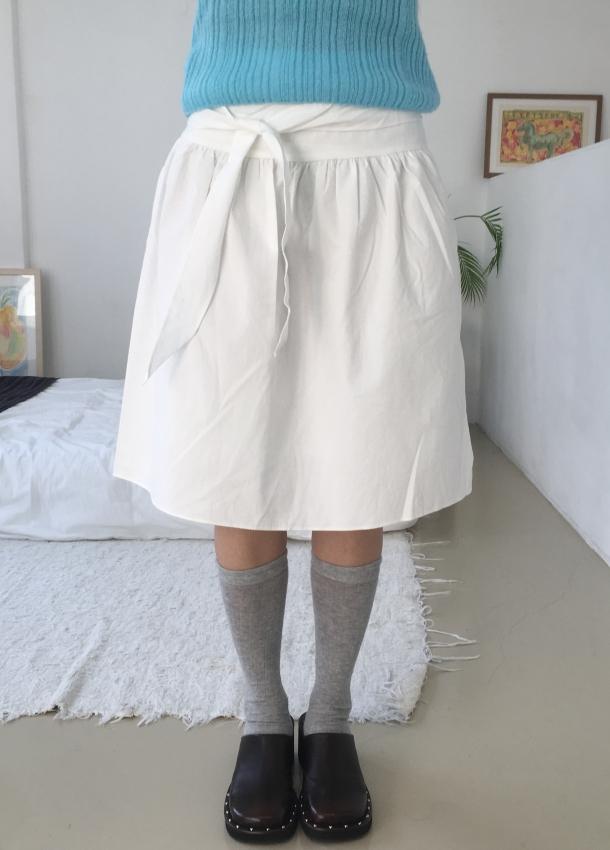 오브그린 [봄신상/리본🎀] 이츠 타이 리본 미디 스커트 (1color)