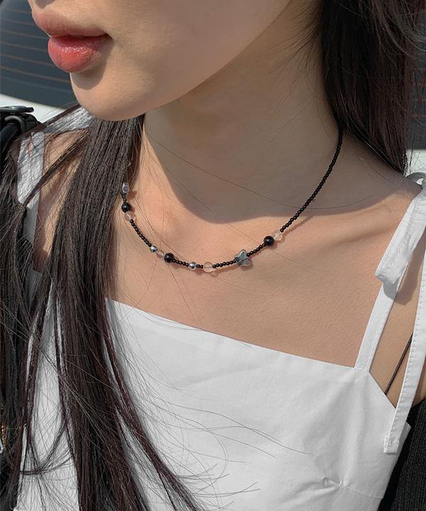 로브 나비 비즈 목걸이