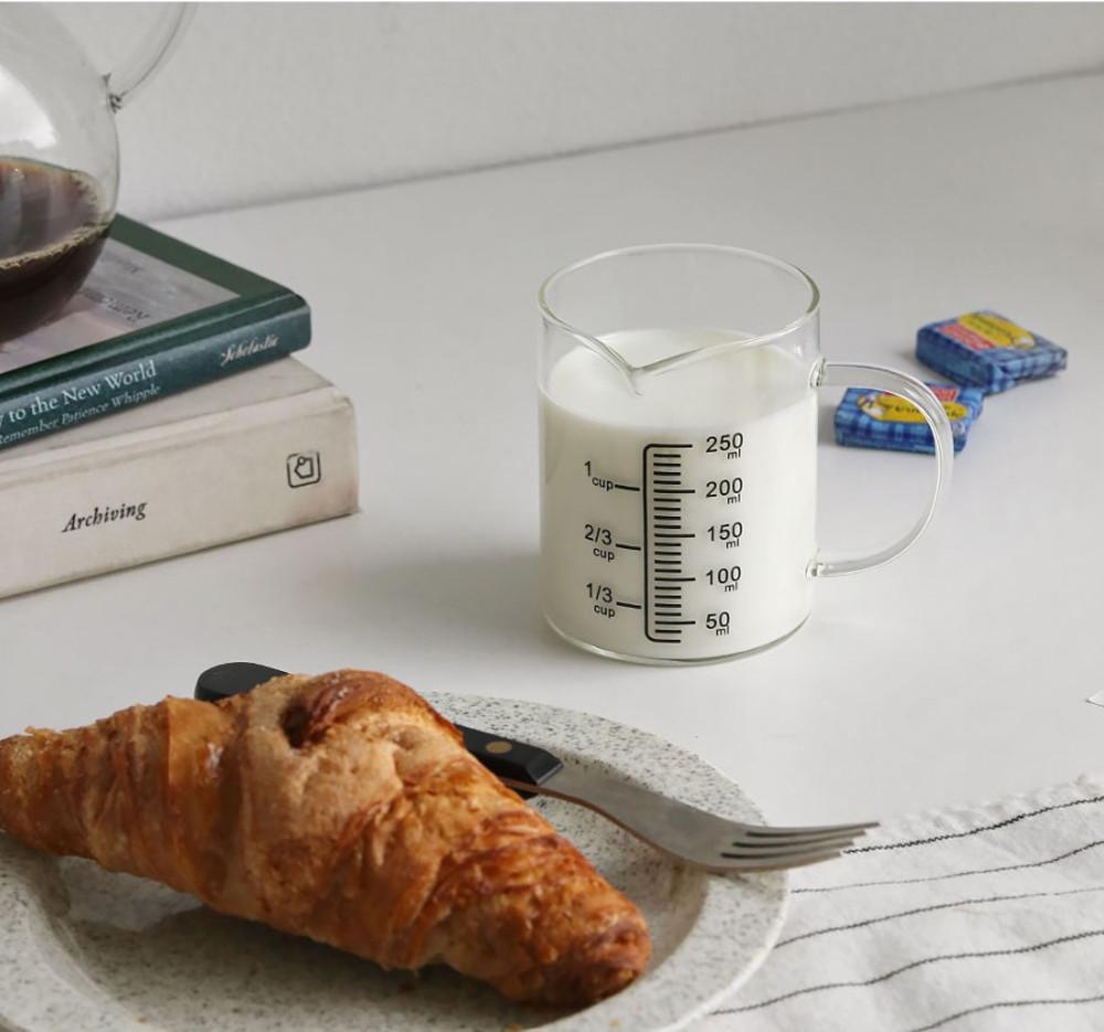 [위크닉] 내열유리 다용도 계량컵 눈금 투명 요리 홈카페 베이킹용 비커컵 250ml
