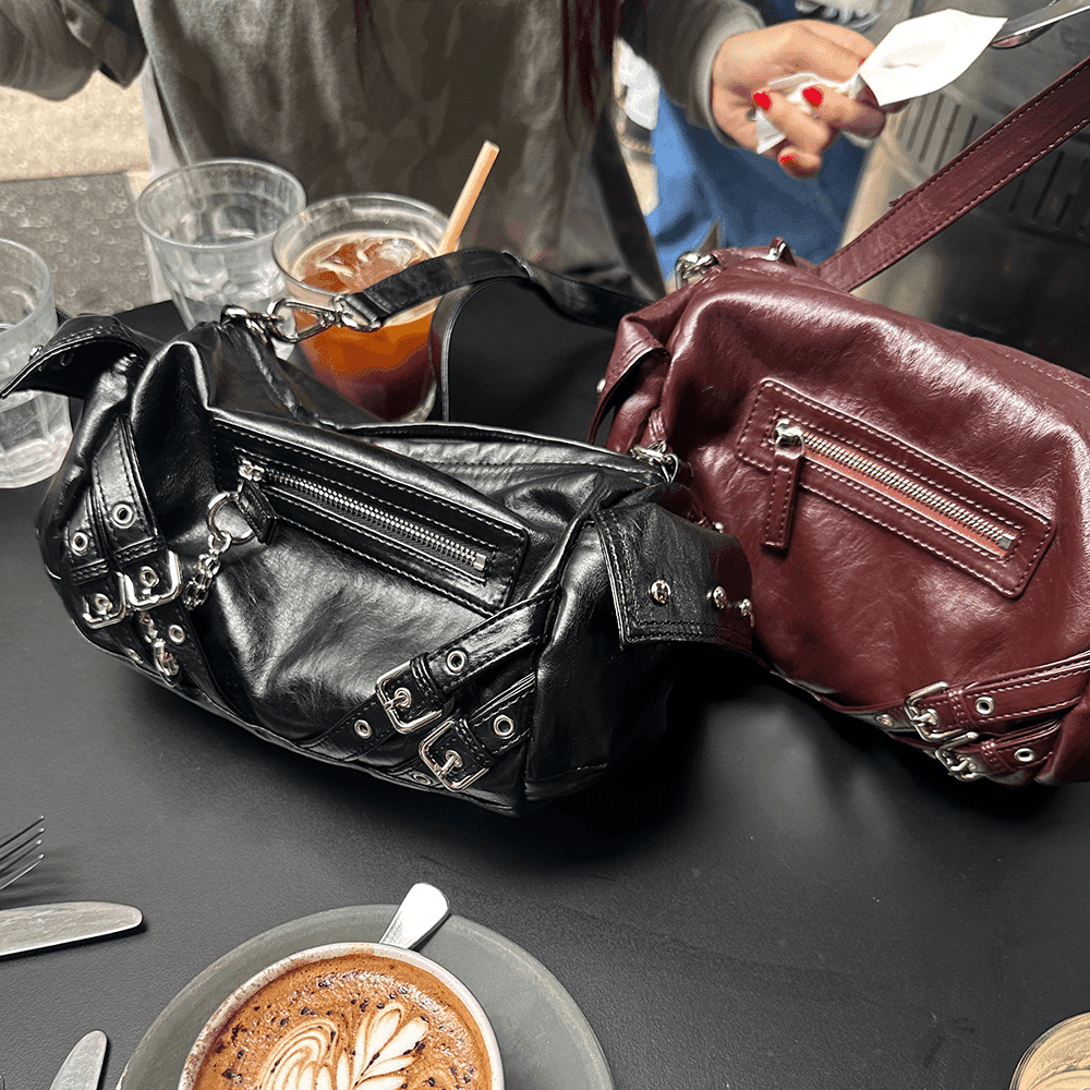 STUD POCKET BAG IN BLACK