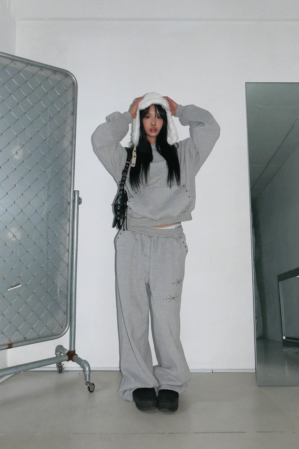 위위미유 TWINKLE STUD FLUFF TRAINING PANTS / 트윙클 스터드 플러프 트레이닝 팬츠