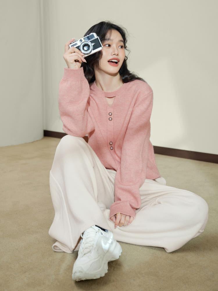 [KUOSE] 쿠오세 여성프런트 컷 아웃 스웨터