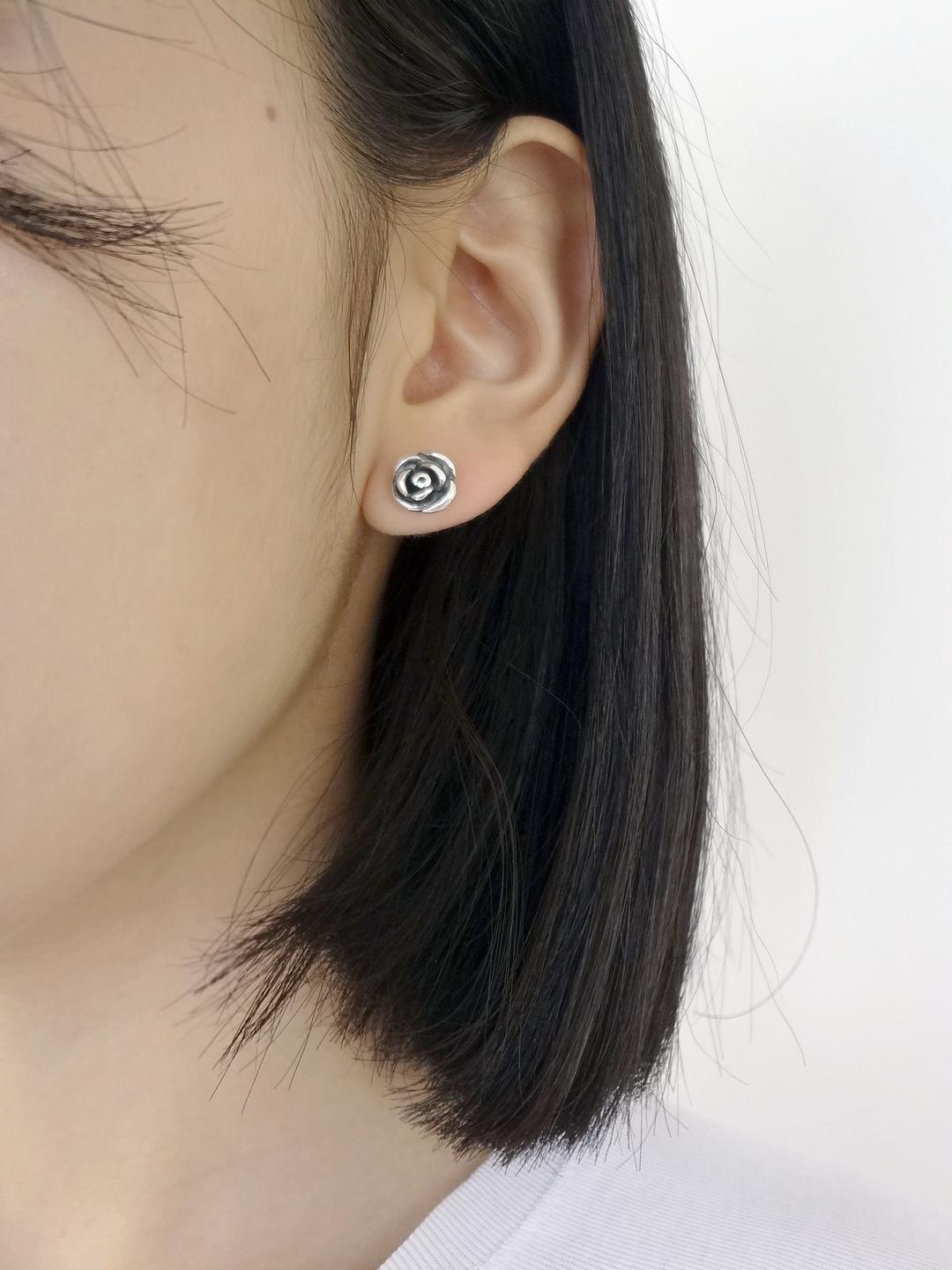 (silver925) Dark flower earrings