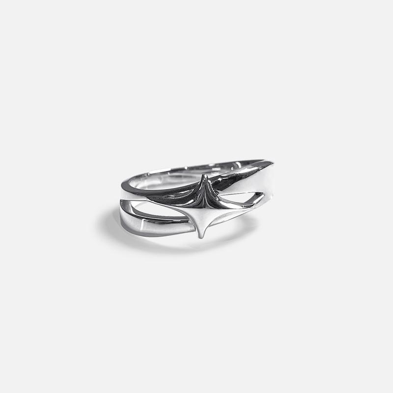 [아몬즈 단독] STING DIAGONAL RING