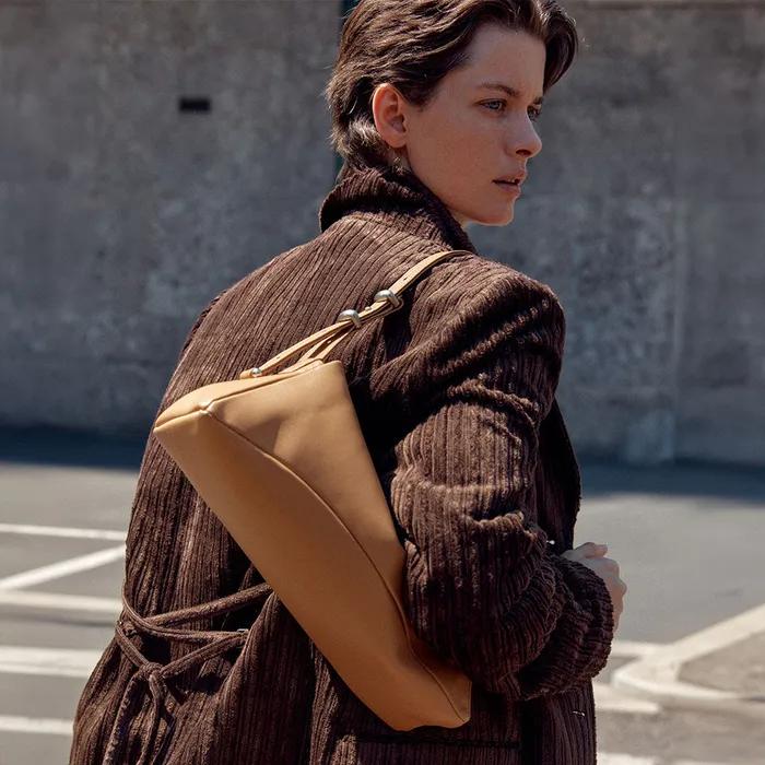 Goutte Shoulder Medium FA5AB357-C2