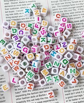 컬러폰트큐브알파벳비즈 7mm (100개)