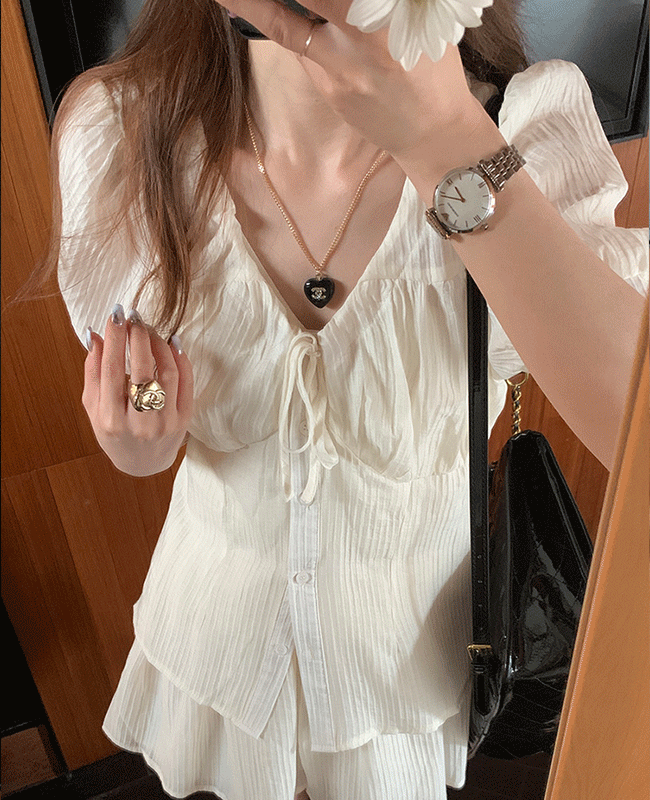 오호 [투피스]프렌치 브이넥 노카라 셔링 퍼프 블라우스 리본블라우스 스트라이프 줄무늬 링클 주름블라우스 세미크롭 퍼프셔츠 여름블라우스 오피스룩 결혼식 하객룩 데이트룩