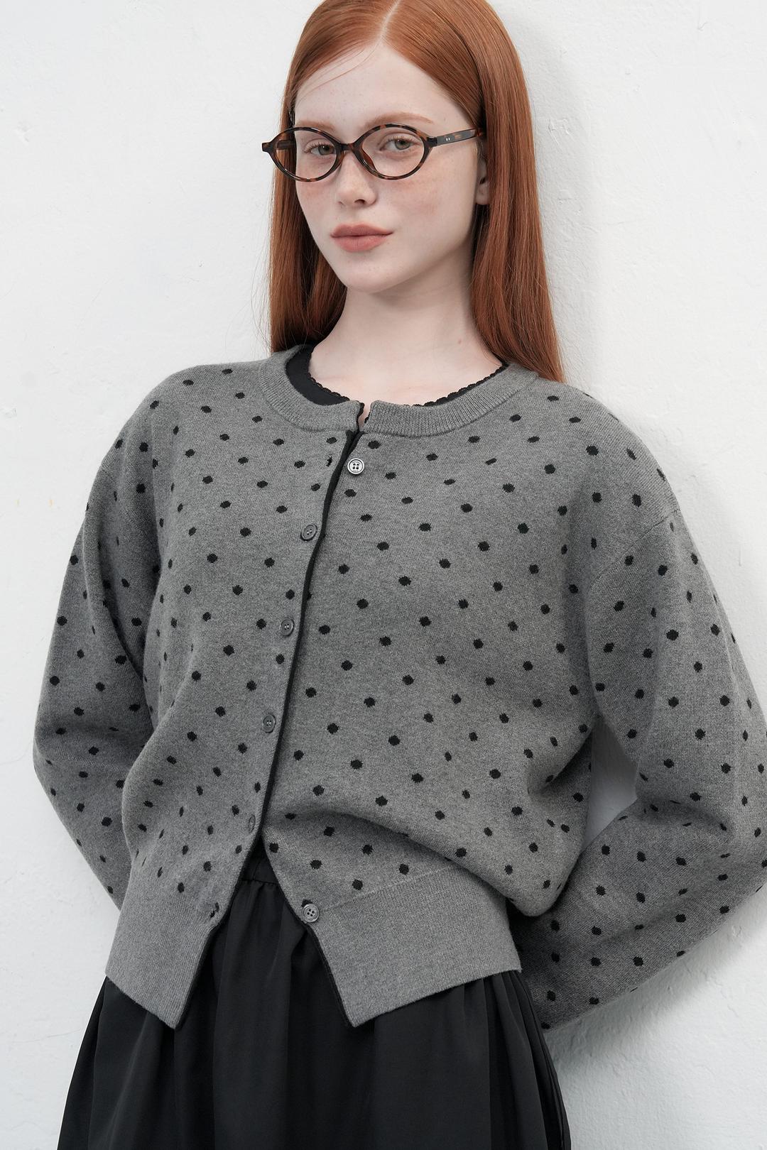 WOMAN 세미 루즈핏 도트 가디건 [CHARCOAL]