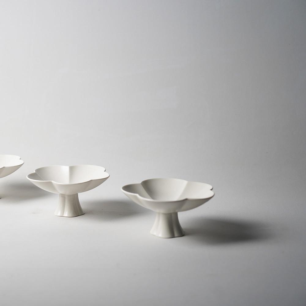 백자 비정형 5잎 굽 찬기 [유광/무광], 김은호