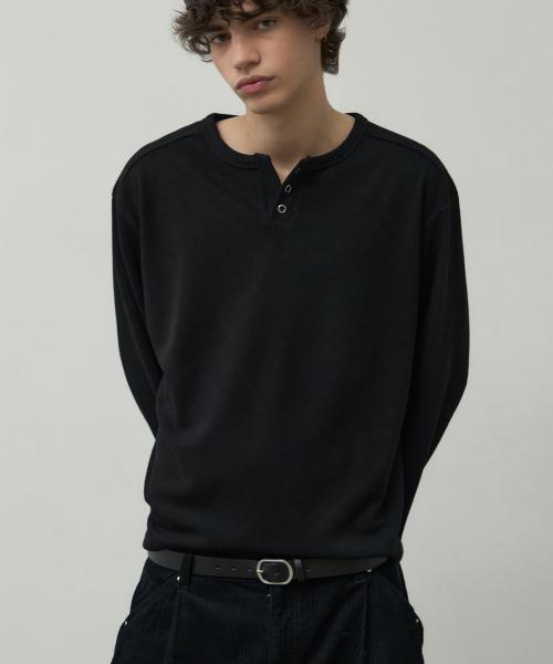 링 스터드 크롭 헨리넥 티셔츠 [블랙]