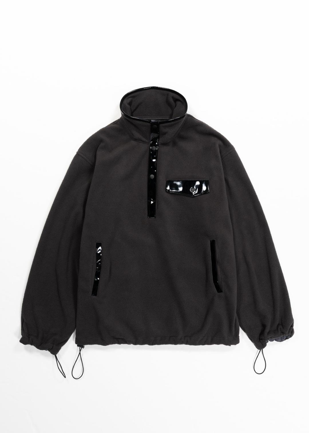 ENAMEL FLEECE BUTTON HALF NECK - CHARCOAL
