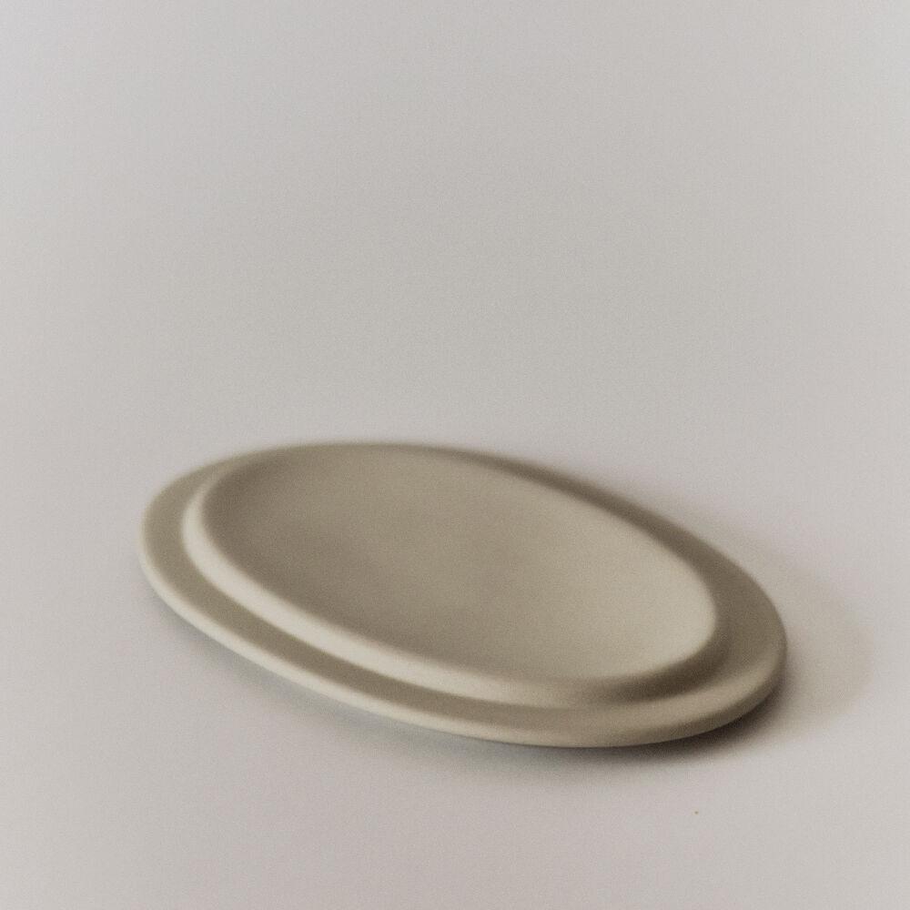 sum Plate M / ashy ivory