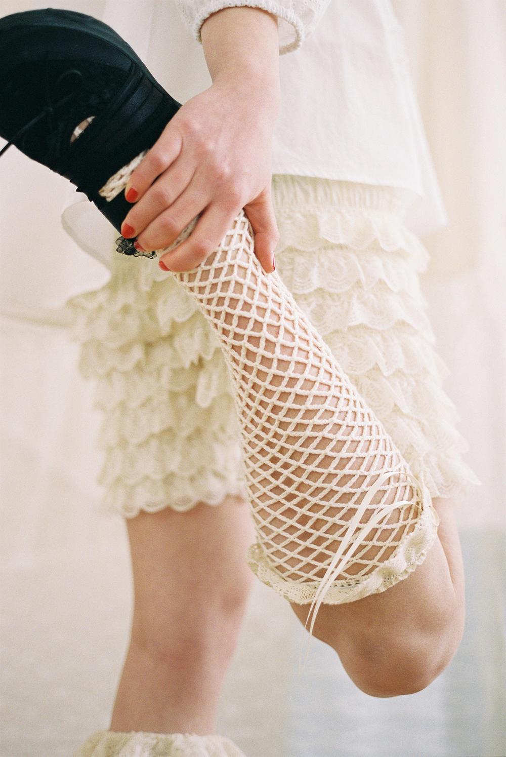 [JOLIELAIDE x ALCMY] Crochet Knee Socks (Cream)