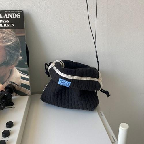 Clam string pouch _ Soft black