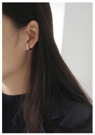 matt clean bold ear-cuff