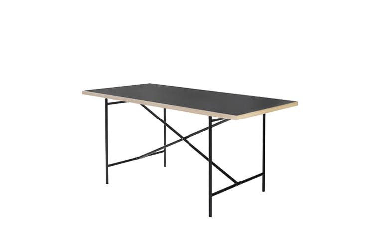 리차드 램퍼트 아이어만 2 다이닝 테이블 160cm 블랙