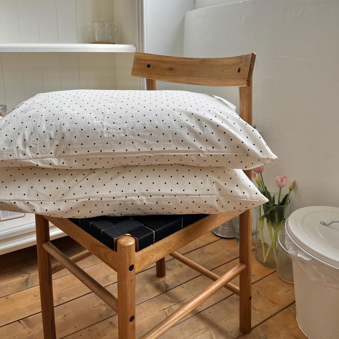 블랙도트 베개커버