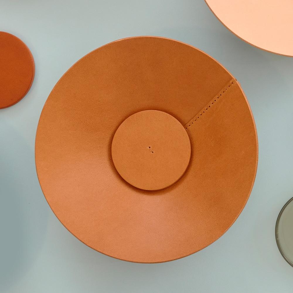Round Tray Camel 가죽 트레이