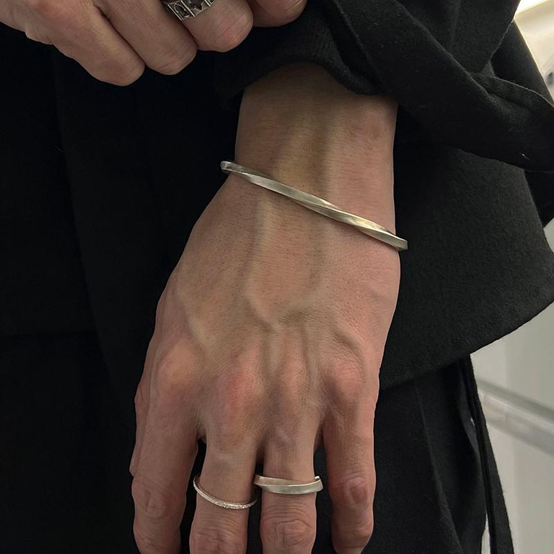 Twist Bangle - Simple