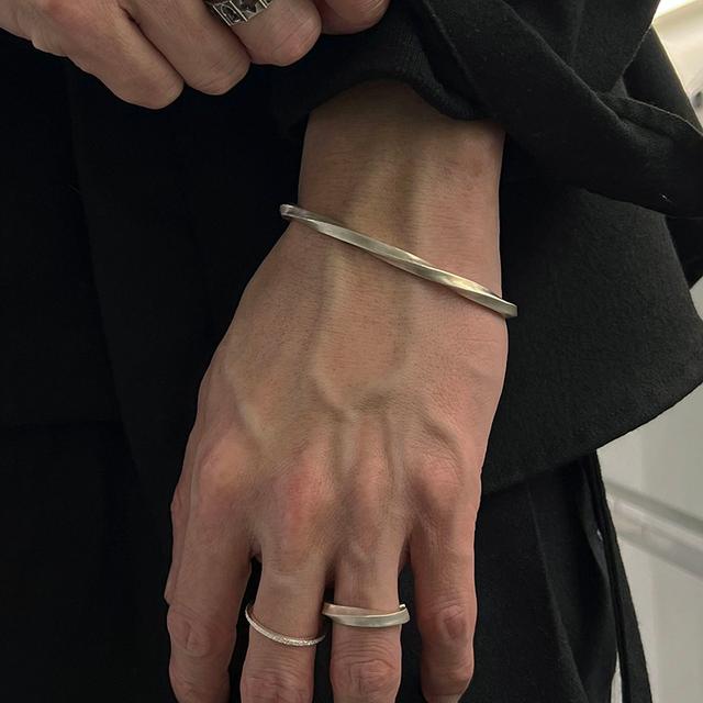 Twist Bangle - Simple