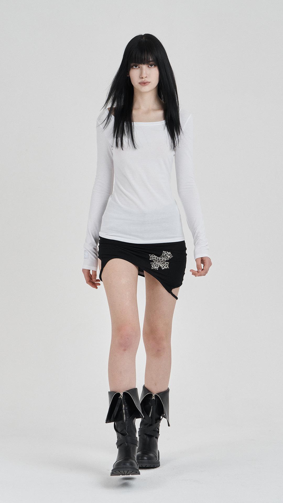 WhiteMy one scoop necklongsleeve