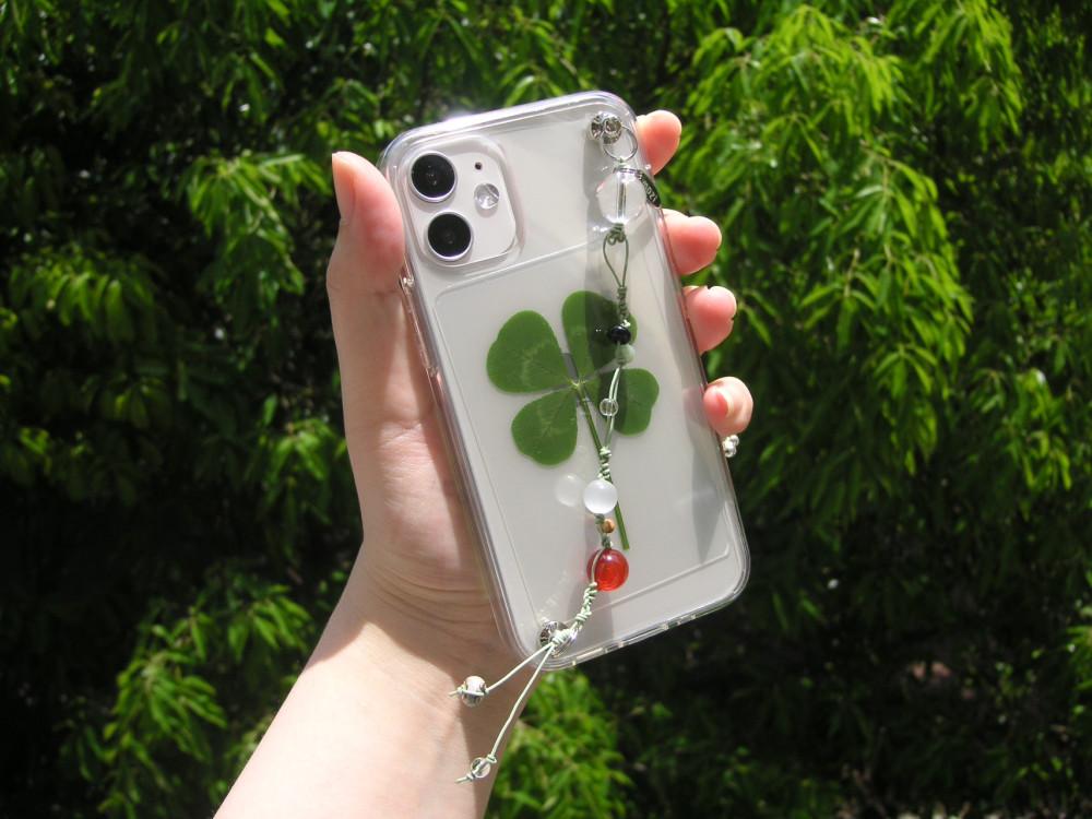 [모지] 콩 원석 비즈 매듭 스트랩 젤하드 케이스