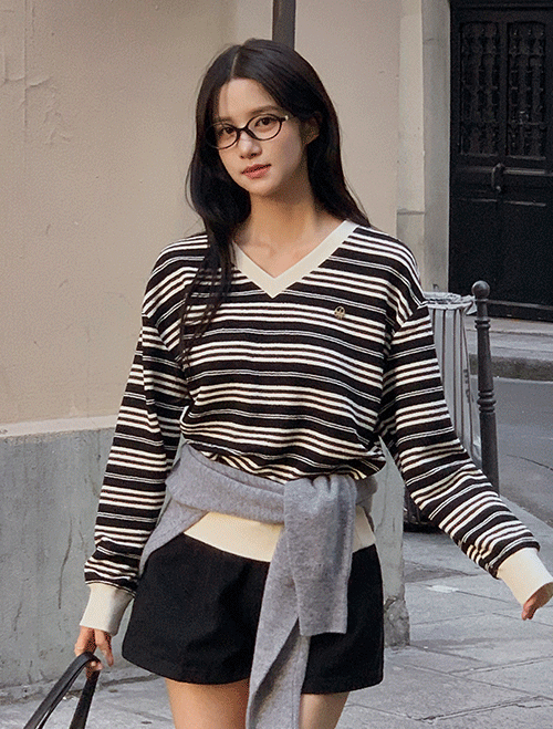 베니토 [🏅팝업BEST🏅/겉과속이다른🤍][MORREST][made] 프리미엄 니트라이크 브이넥 웨어 무드 맨투맨(가을/간절기/신상/데일리/데일리룩/출근룩/하객룩/격식룩/데이트룩/겨울)