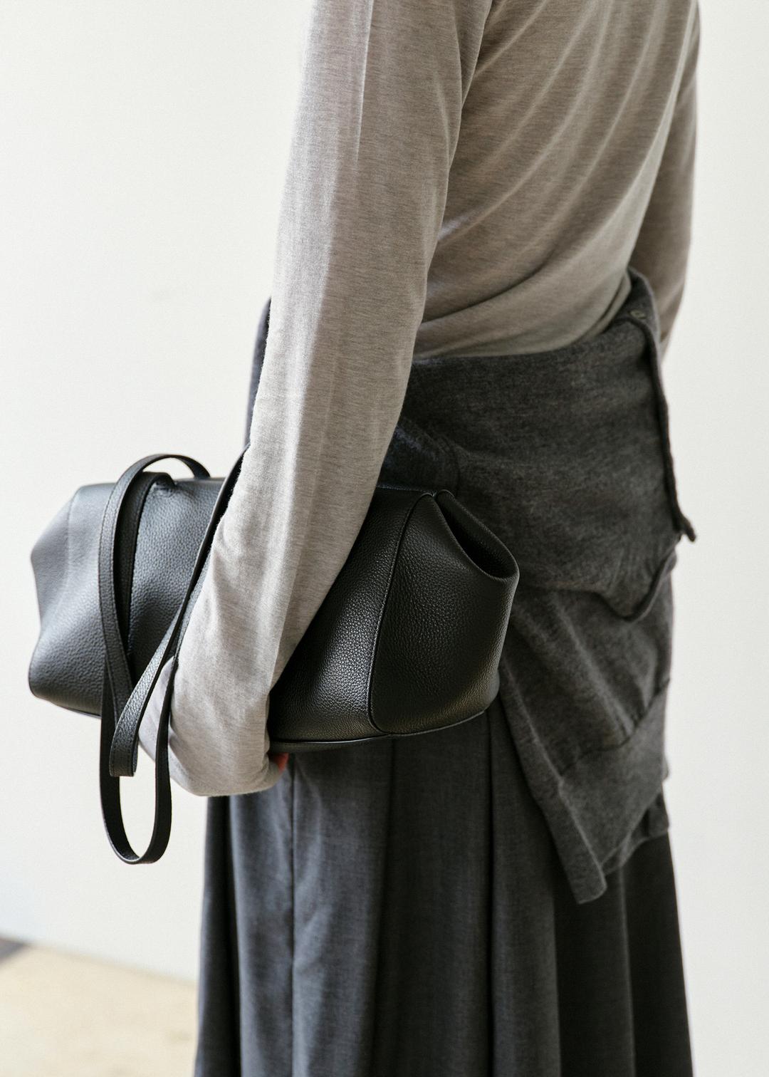 Arc Shoulder Bag in Black