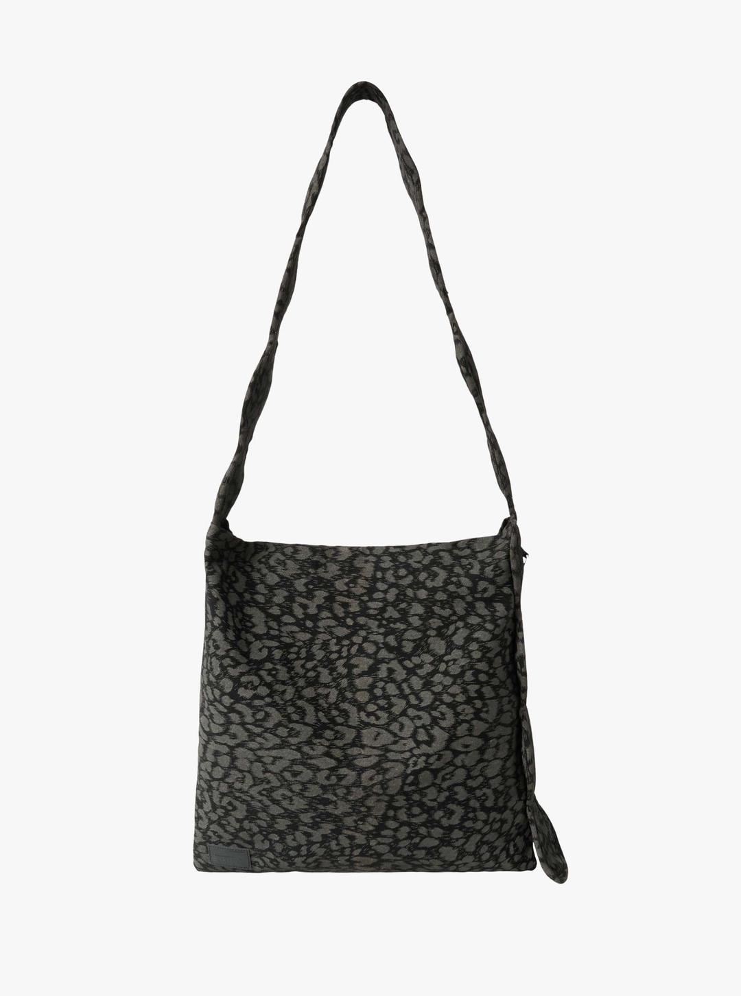 SPOTTIE PEANUT BAG IN BLACK