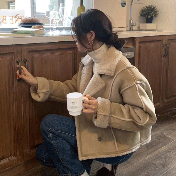 🤎브라운당일🤎 스웨이드 크롭 무스탕 (2color) / (데일리 겨울 양털 인조가죽 숏 자켓 코트 점퍼 러블리 페미닌 뽀글이 카라)