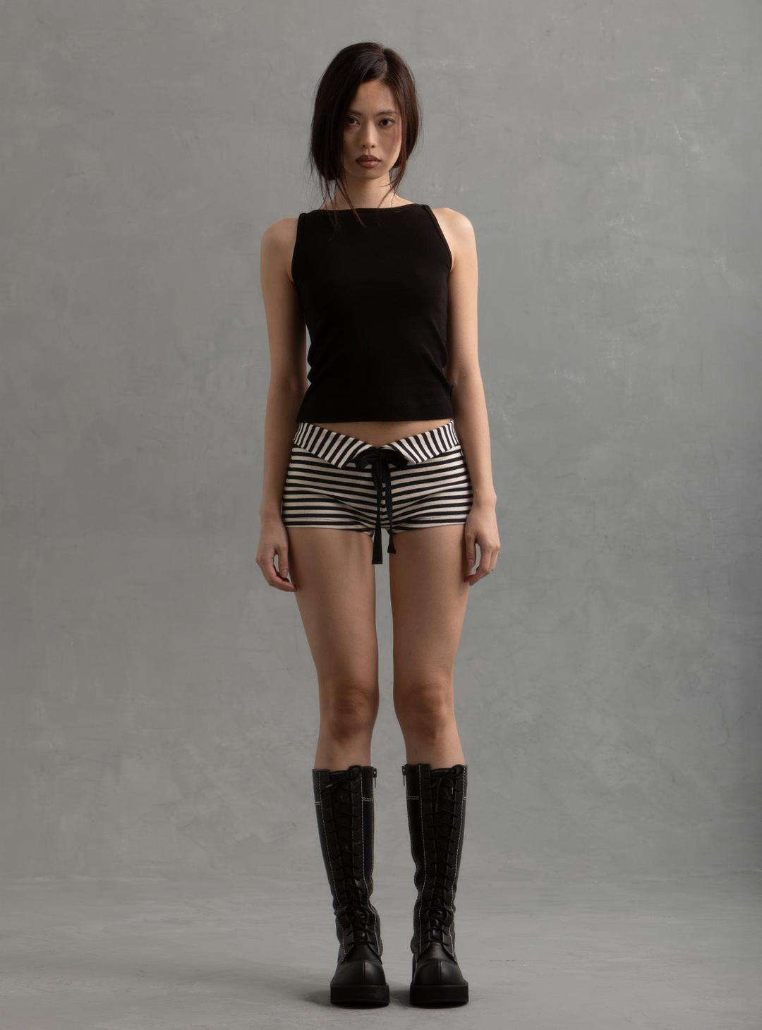 Fang Shorts - XS / Striped