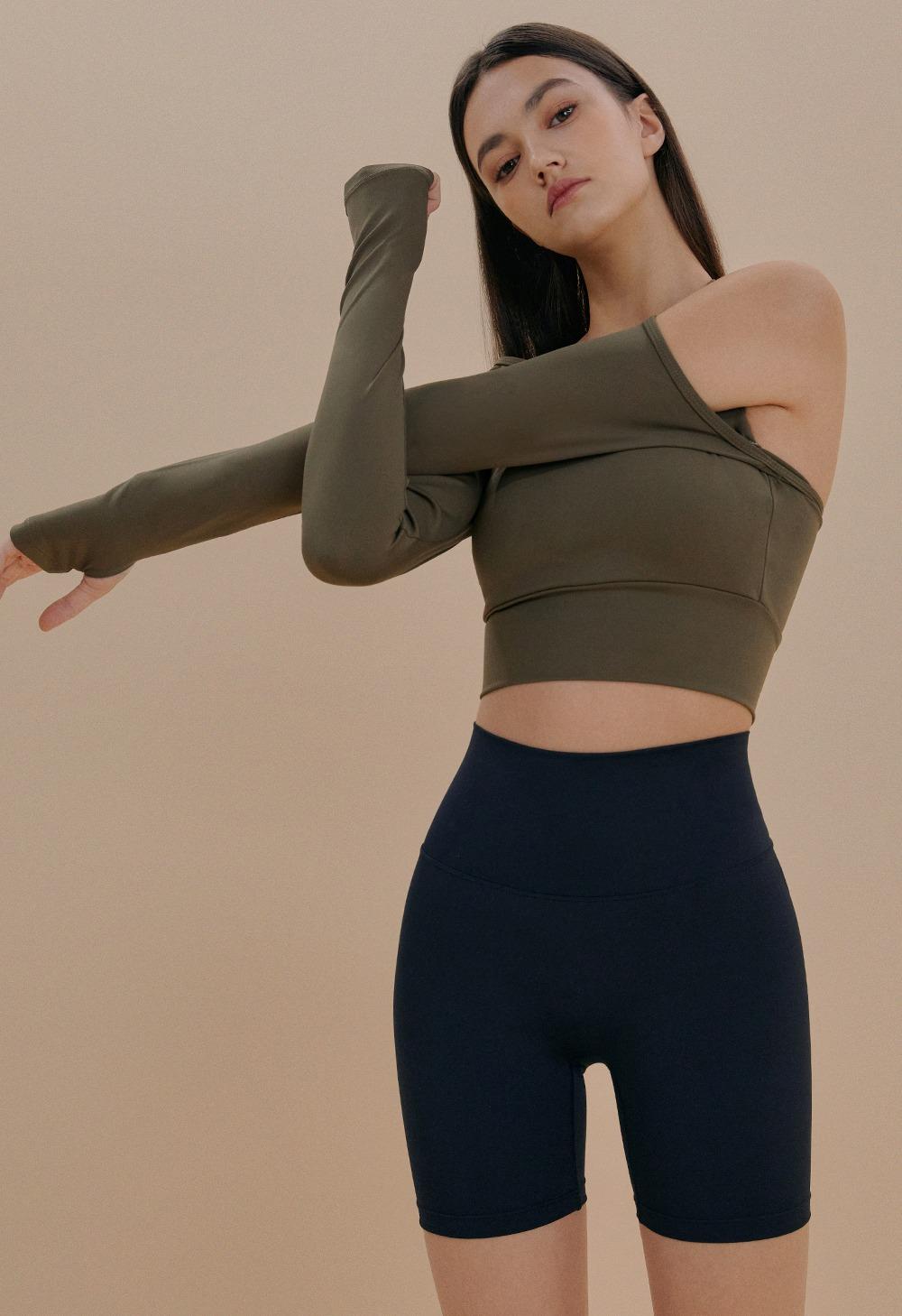 컷오프 슬리브 패드 탑 (카키)