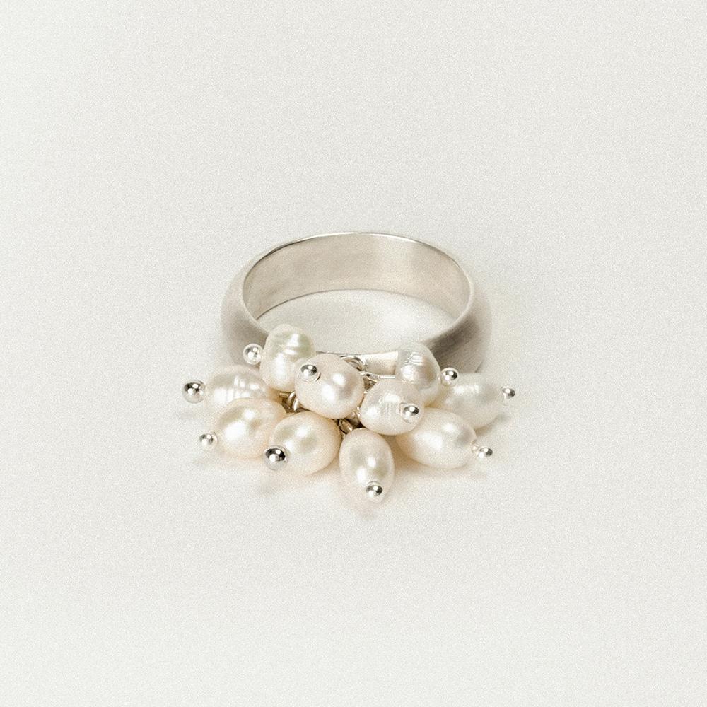 Pearl drop ring (L)