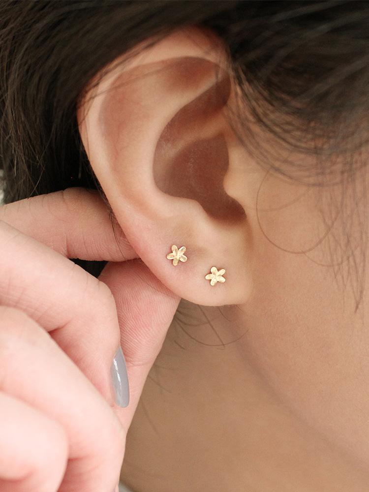 [14k] Flower piercing earring