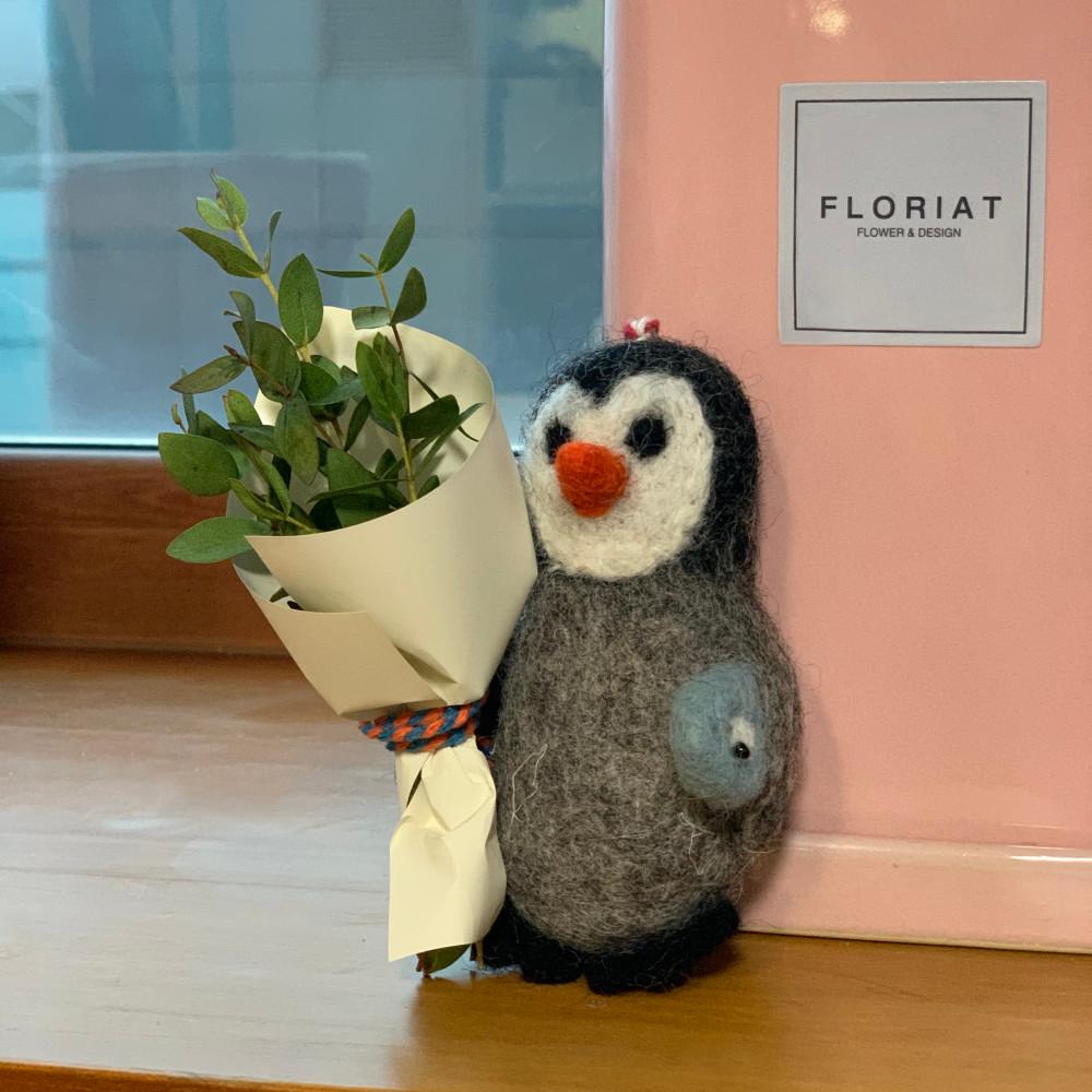 [스모어웨이브] 물고기와 산책하는 펭귄 오너먼트