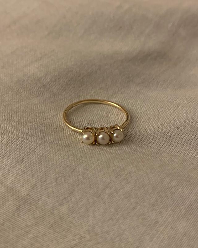 Triple pearl ring