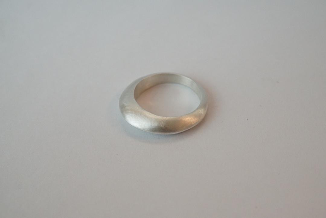 round pointed ring
