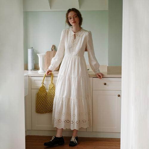 Cest_Little v-neck embroidery dress