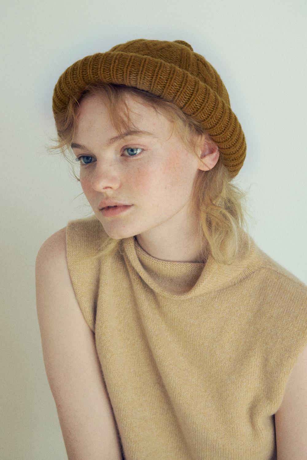 Cable Dotori Hat - Mustard