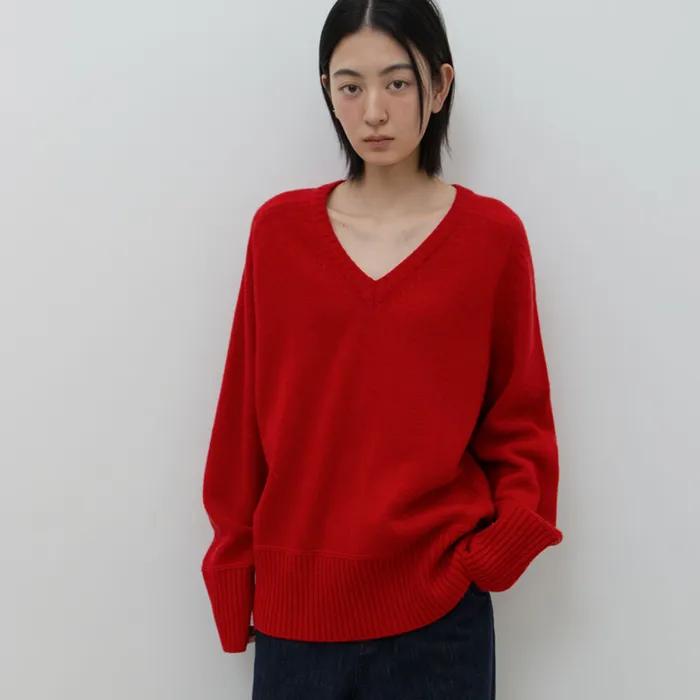 WOOL V-NECK SWEATER / RED