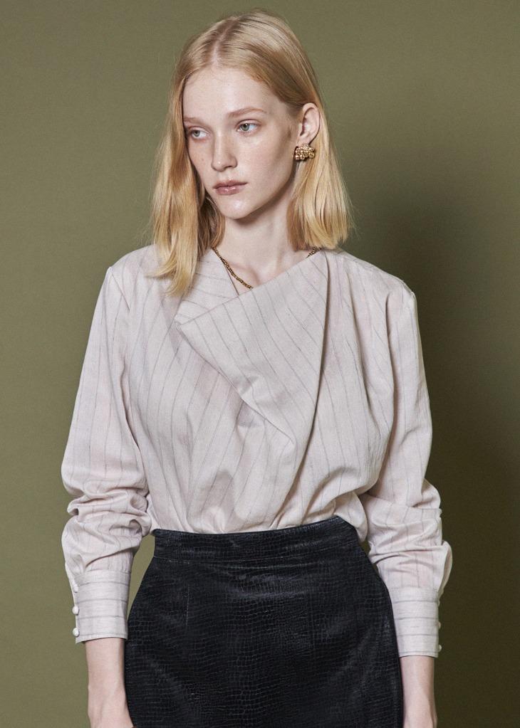 DRAPE NECK BLOUSE _IVORY