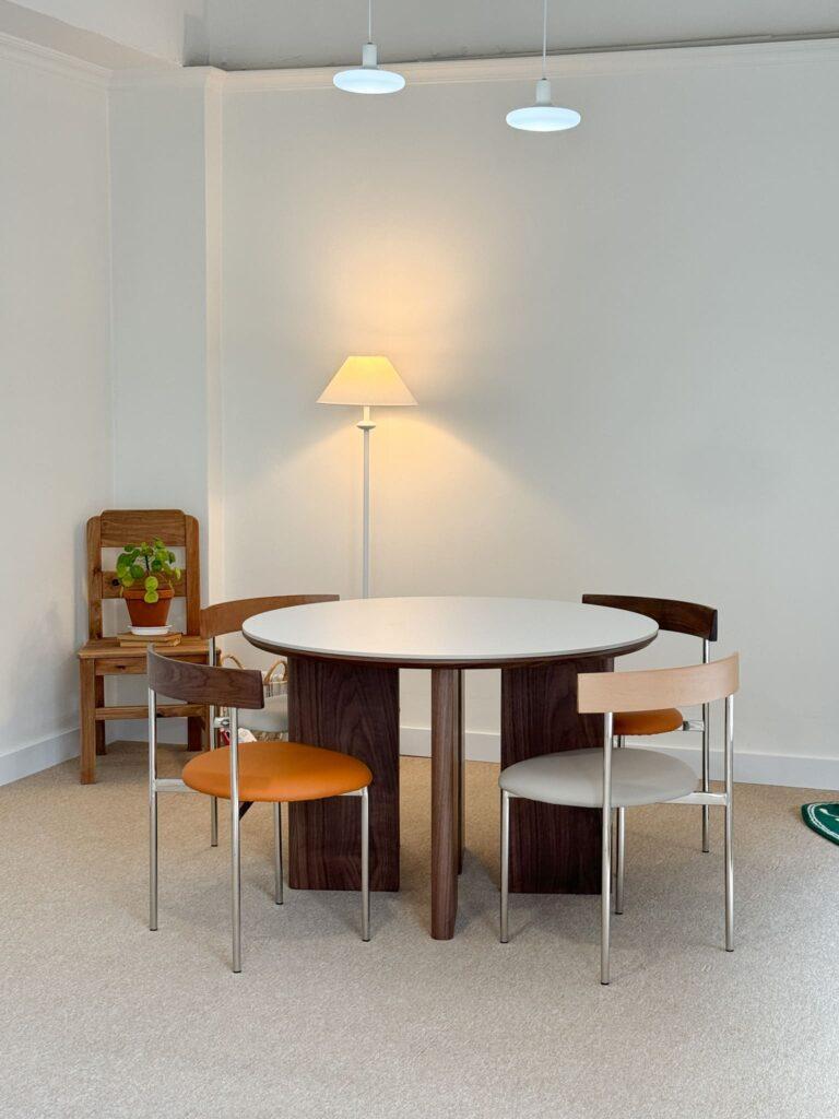Leon Round Table SET