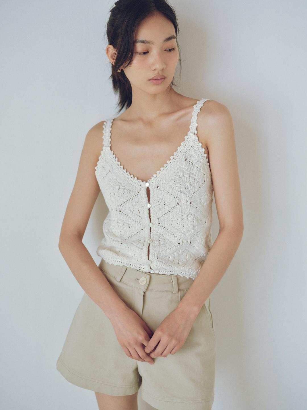 Crochet button sleeveless knit