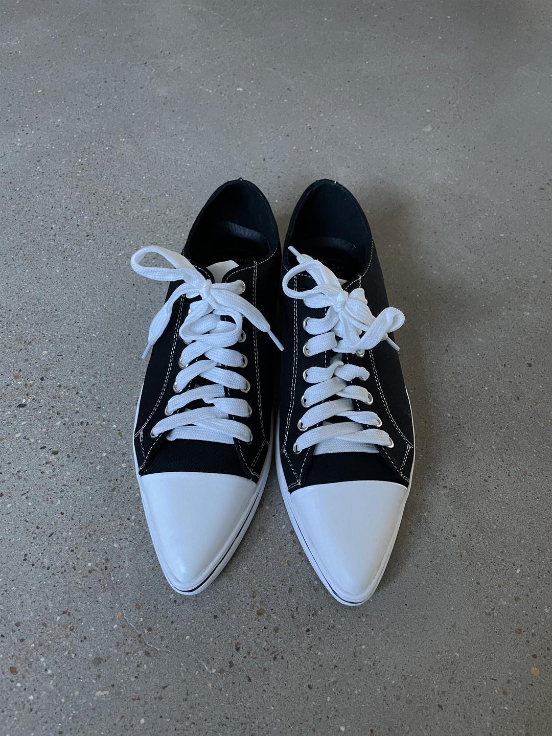 Stiletto canvas sneakers