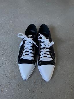 Stiletto canvas sneakers