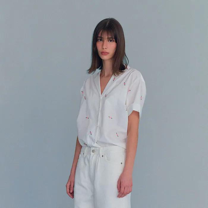 [2차재입고]Rose Embroidery Open Collar Shirt (white)